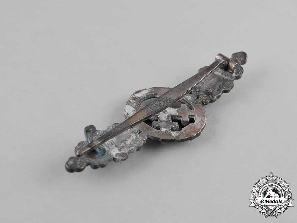 germany,_luftwaffe._a_unit_squadron_clasp_for_air_to_ground_support_fighters,_silver_grade,_by_gh._osang_c18-031656_2_1_1