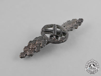 germany,_luftwaffe._a_unit_squadron_clasp_for_air_to_ground_support_fighters,_silver_grade,_by_gh._osang_c18-031657_2_1_1