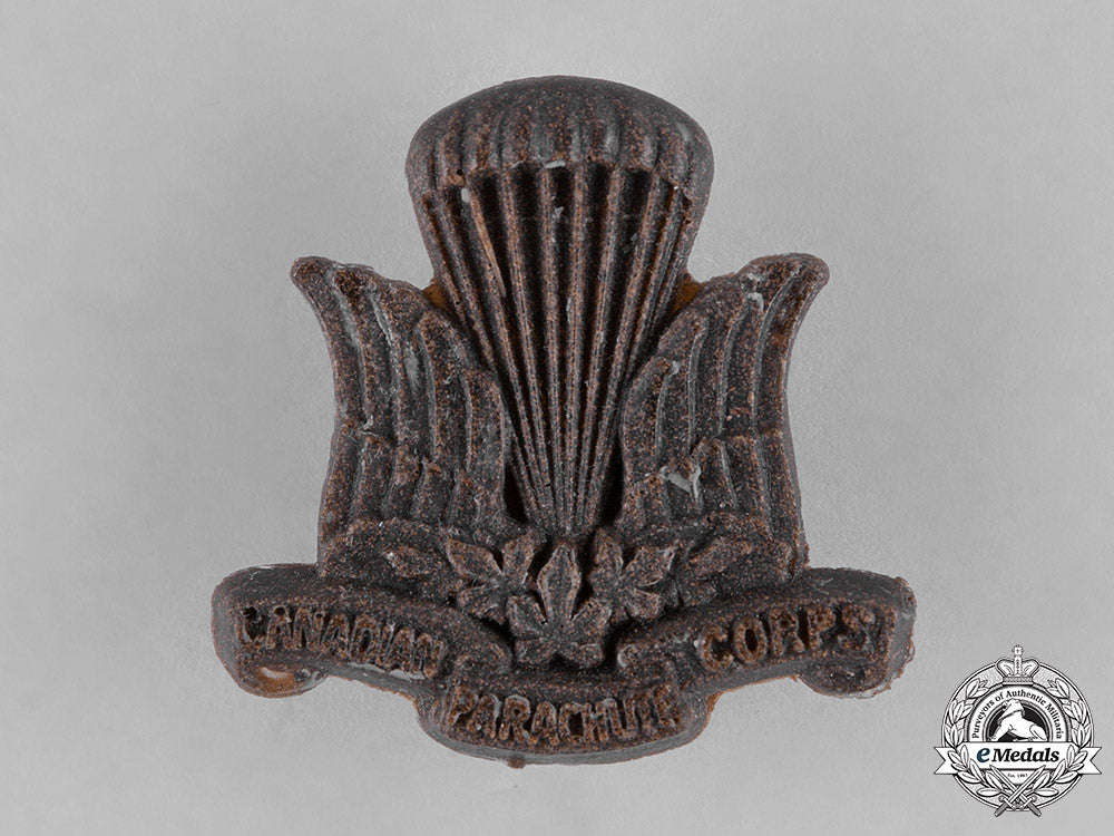 canada._a_parachute_corps_cap_badge,_c.1941_c18-031866_1_1_1_1
