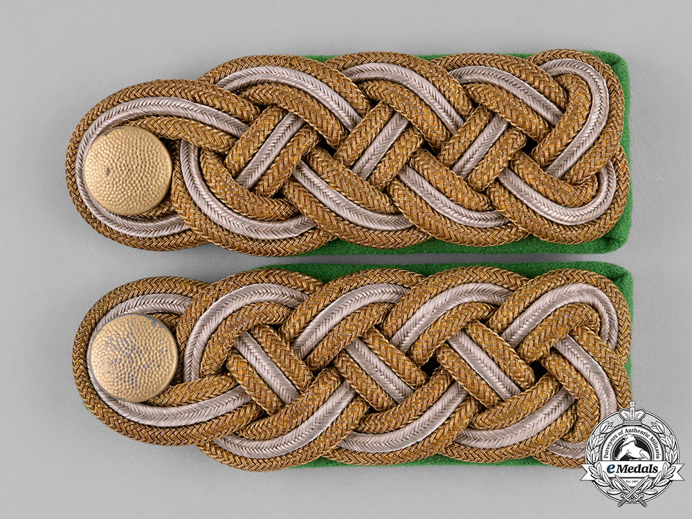 germany,_ordnungspolizei._a_set_of_order_police(_ordnungspolizei)_general's_shoulder_boards_c18-031886