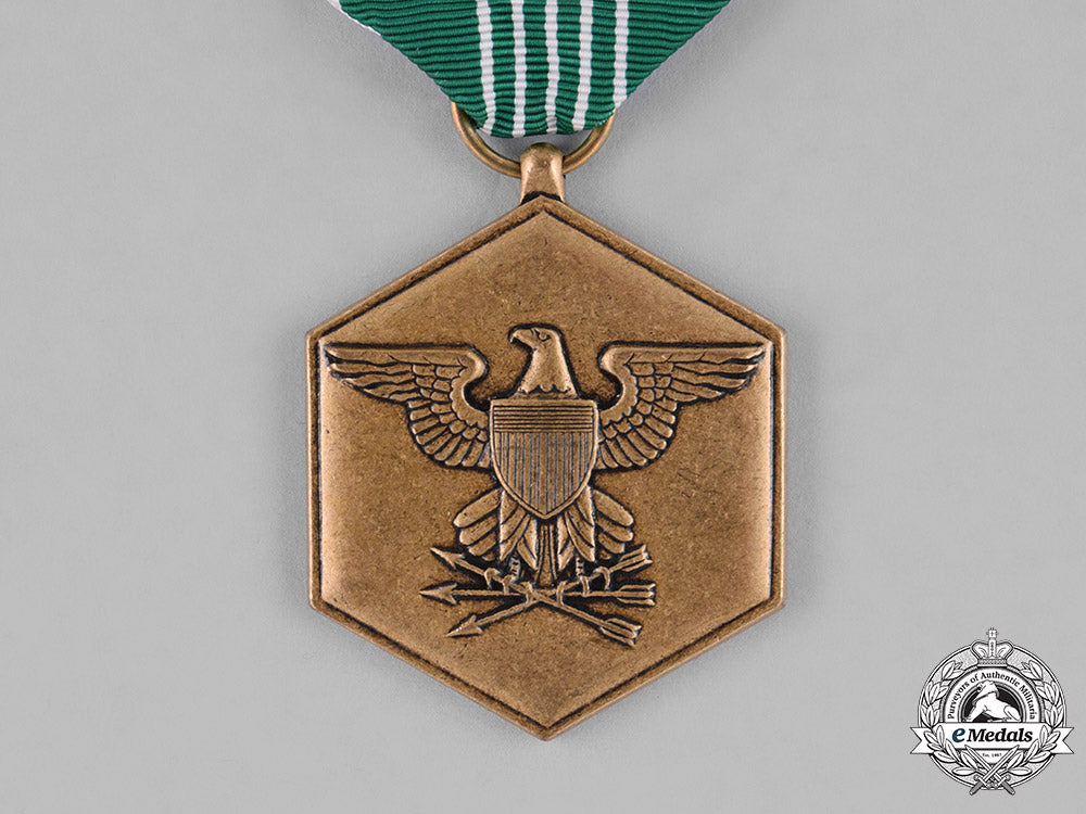 united_states._a_silver_star_group_to_helicopter_door_gunner,_specialist_fourth_class_steven_b._berry,_usa_c18-032010