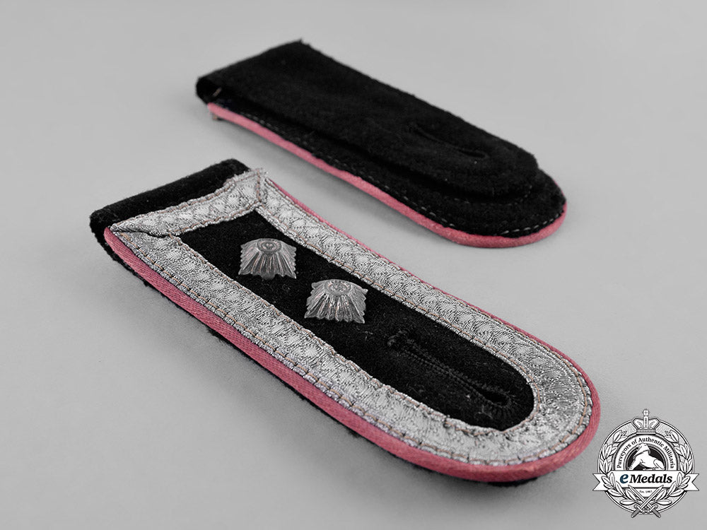 germany,_ss._a_set_of_waffen-_ss_artillery_hauptscharführer’s_shoulder_boards_c18-032025