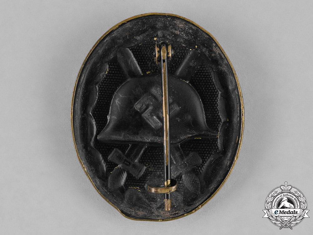germany,_wehrmacht._a_black_grade_wound_badge_c18-032193