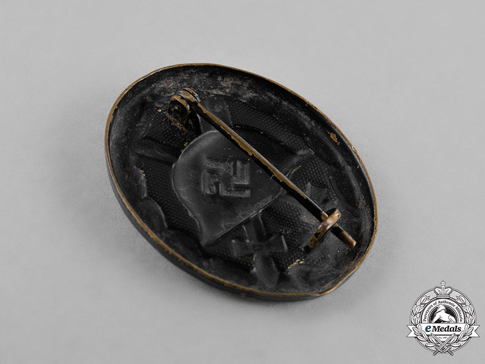 germany,_wehrmacht._a_black_grade_wound_badge_c18-032194