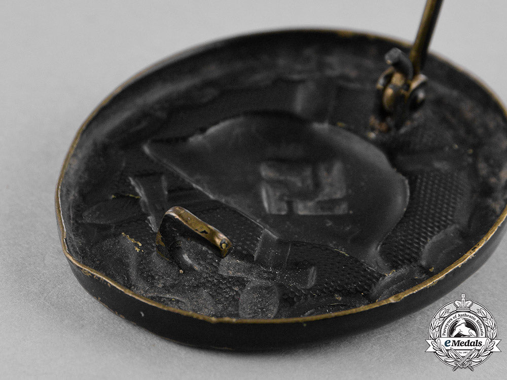 germany,_wehrmacht._a_black_grade_wound_badge_c18-032195