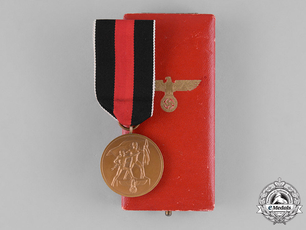 germany,_third_reich._a_sudetenland_medal_with_case_c18-032238