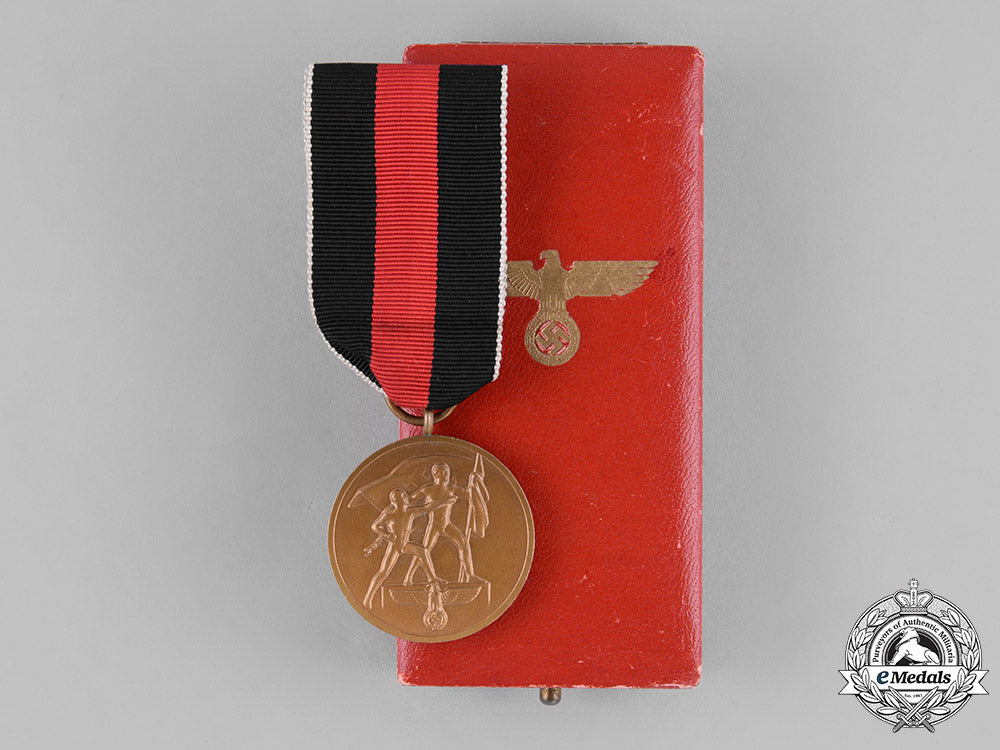 germany,_third_reich._a_sudetenland_medal_with_case_c18-032238