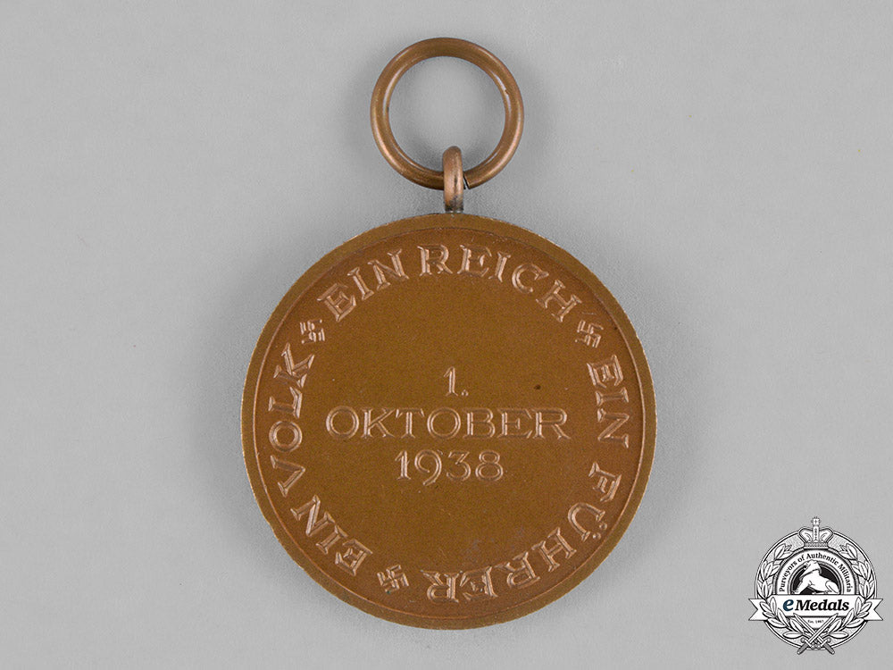 germany,_third_reich._a_sudetenland_medal_with_case_c18-032241