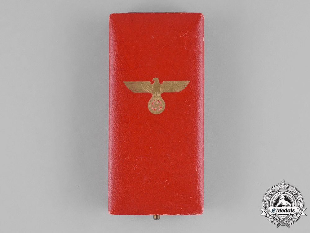 germany,_third_reich._a_sudetenland_medal_with_case_c18-032243