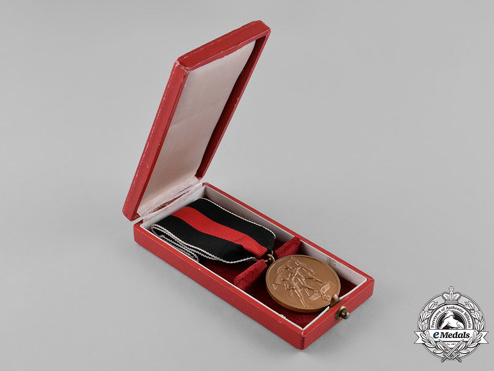 germany,_third_reich._a_sudetenland_medal_with_case_c18-032244