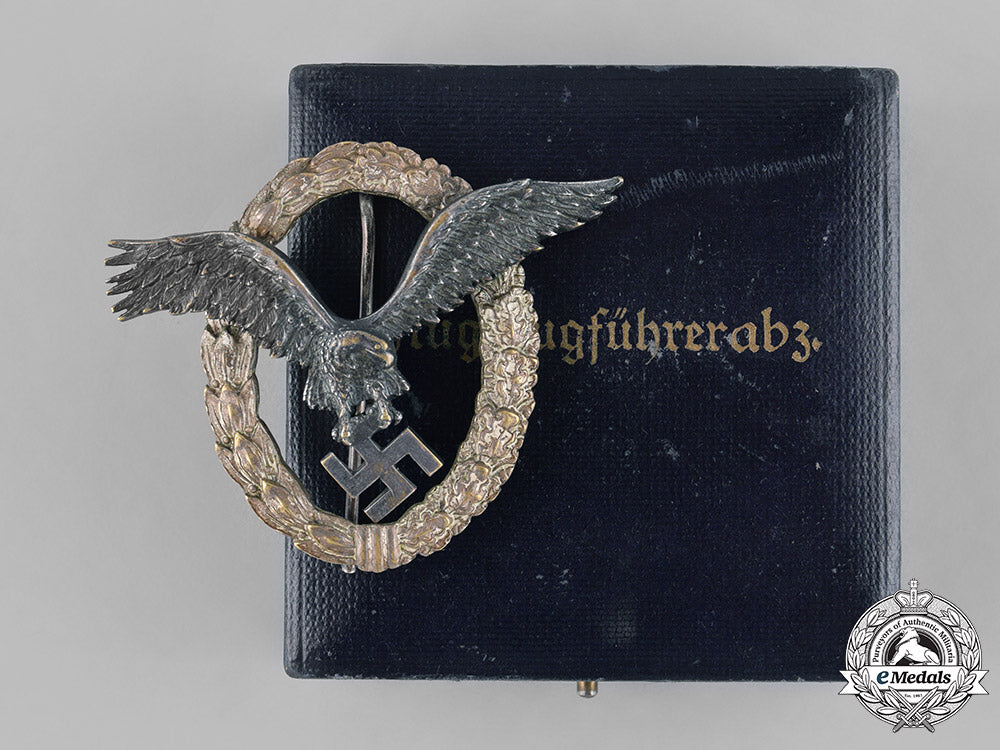 germany,_luftwaffe._a_pilot_badge,_type_i,_by_c.e._juncker_with_case_c18-032646