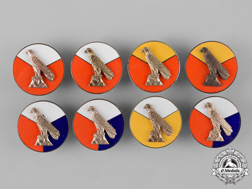united_states._forty-_nine_military_badges_c18-032696