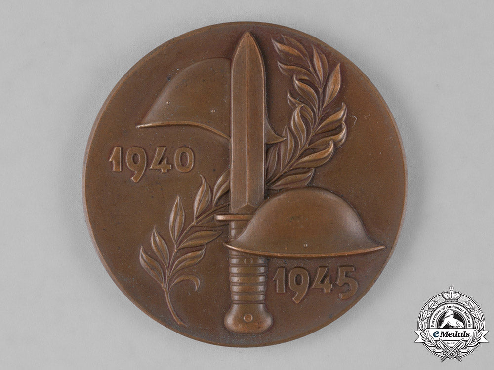 europe._three_awards&_decorations_c18-032859