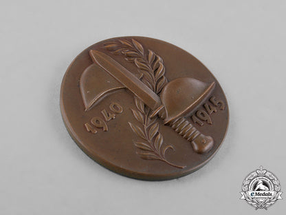 europe._three_awards&_decorations_c18-032861