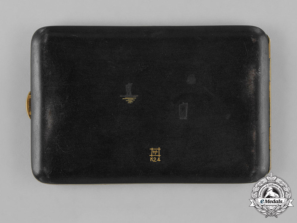 japan,_empire._a_cigarette_case_c18-032866