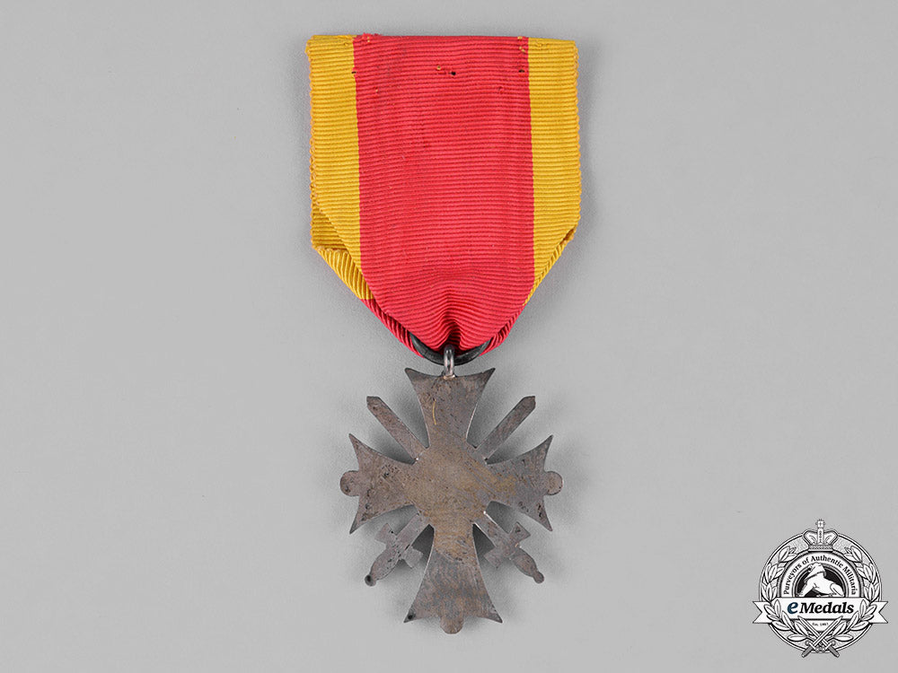 braunschweig,_dukedom._an_order_of_heinrich_the_lion,_merit_cross_in_silver_and_swords,_c.1914_c18-033004