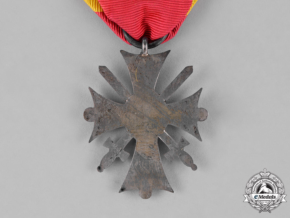 braunschweig,_dukedom._an_order_of_heinrich_the_lion,_merit_cross_in_silver_and_swords,_c.1914_c18-033006