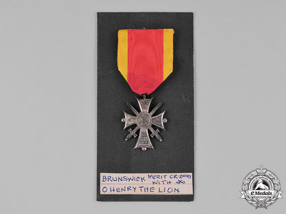 braunschweig,_dukedom._an_order_of_heinrich_the_lion,_merit_cross_in_silver_and_swords,_c.1914_c18-033008