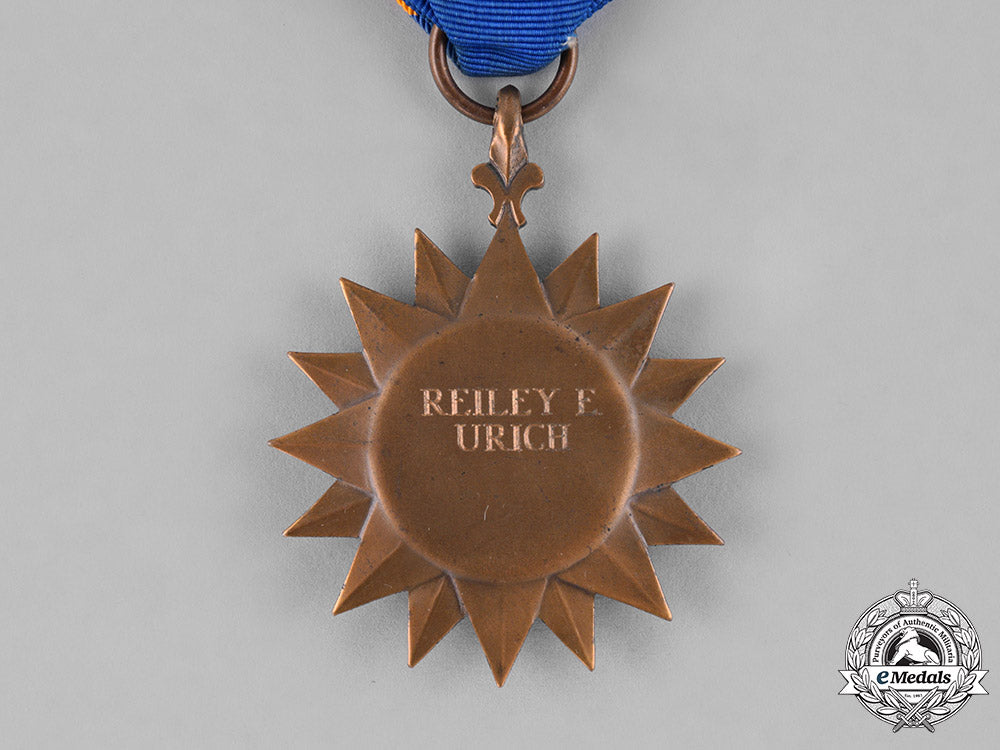 united_states._air_medal,_to_vietnam_war_veteran,_lieutenant_colonel_reily_eugene_urich,4258_th_strategic_wing,_u-_tapao_field_in_thailand_c18-033348