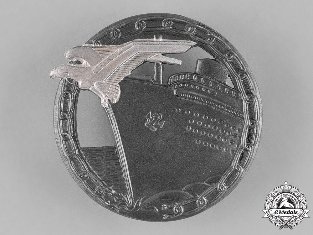 germany,_federal_republic._a_blockade_runner_badge,_silver_grade,_alternative1957_version_c18-033385