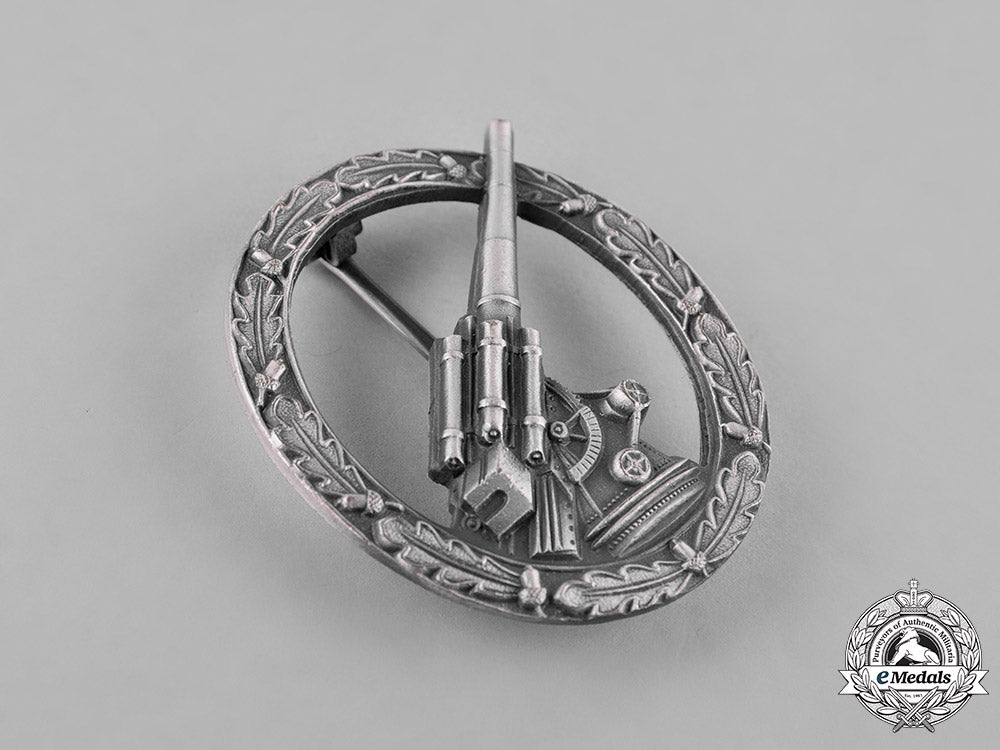 germany,_federal_republic._an_army_anti-_aircraft_badge,_silver_grade,_alternative1957_version_c18-033417