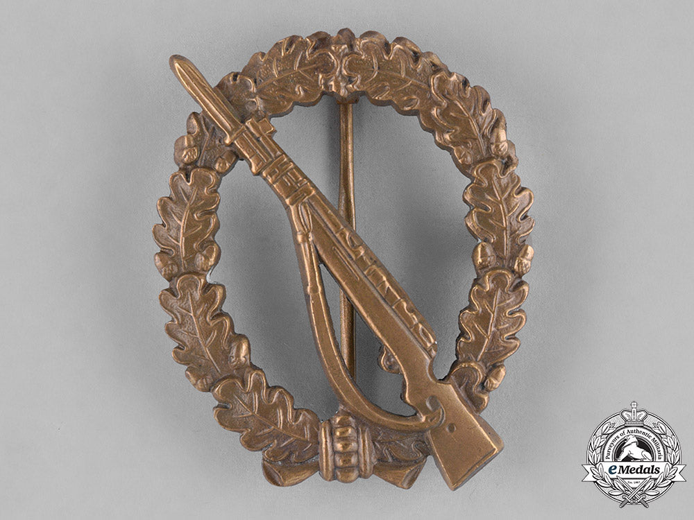 germany,_federal_republic._an_infantry_assault_badge,_bronze_grade,_alternative1957_version_c18-033421