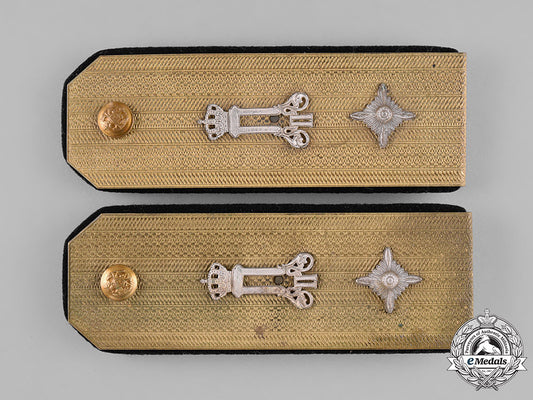 yugoslavia,_kingdom._an_m39_royal_yugoslav_army_pair_of_shoulder_boards,_king's_guard_lieutenant_c18-033636