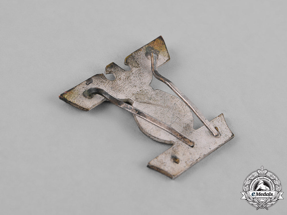 germany,_wehrmacht._a_clasp_to_the1939_iron_cross,_second_class,_type_ii_c18-033705