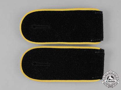 germany,_ss._a_pair_of_waffen-_ss_mann_signals_shoulder_straps_c18-033749