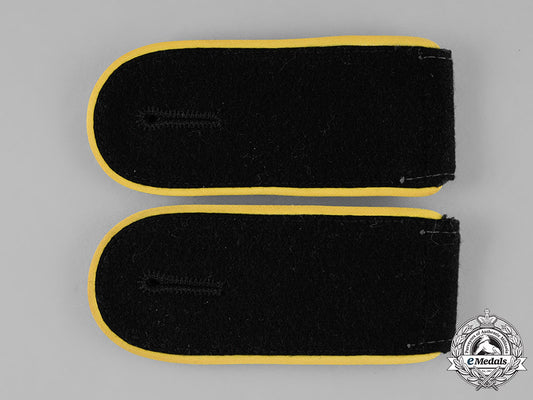 germany,_ss._a_pair_of_waffen-_ss_mann_signals_shoulder_straps_c18-033749
