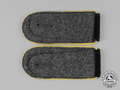 germany,_ss._a_pair_of_waffen-_ss_mann_signals_shoulder_straps_c18-033750