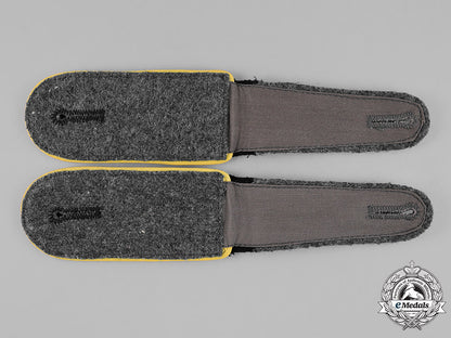 germany,_ss._a_pair_of_waffen-_ss_mann_signals_shoulder_straps_c18-033751