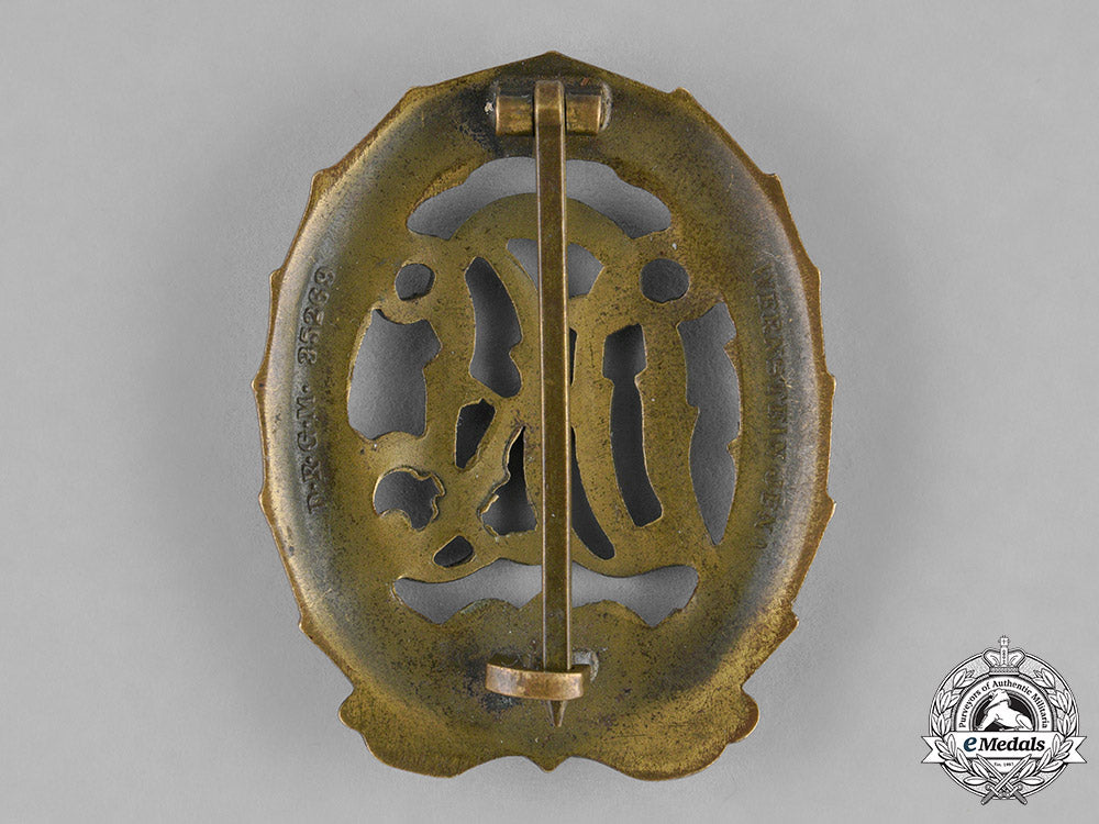 germany,_third_reich._a_pair_of_third_reich_period_sports_badges_c18-033807_1