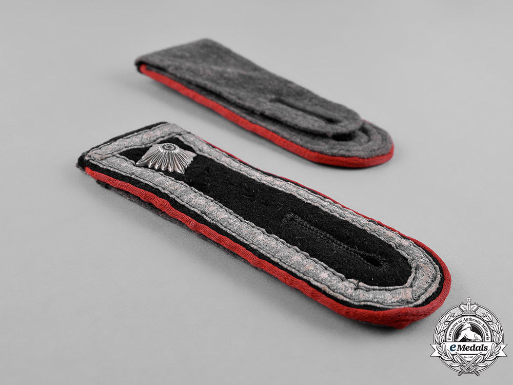 germany,_ss._a_pair_of_artillery_ss-_oberscharführer_shoulder_straps_c18-033831