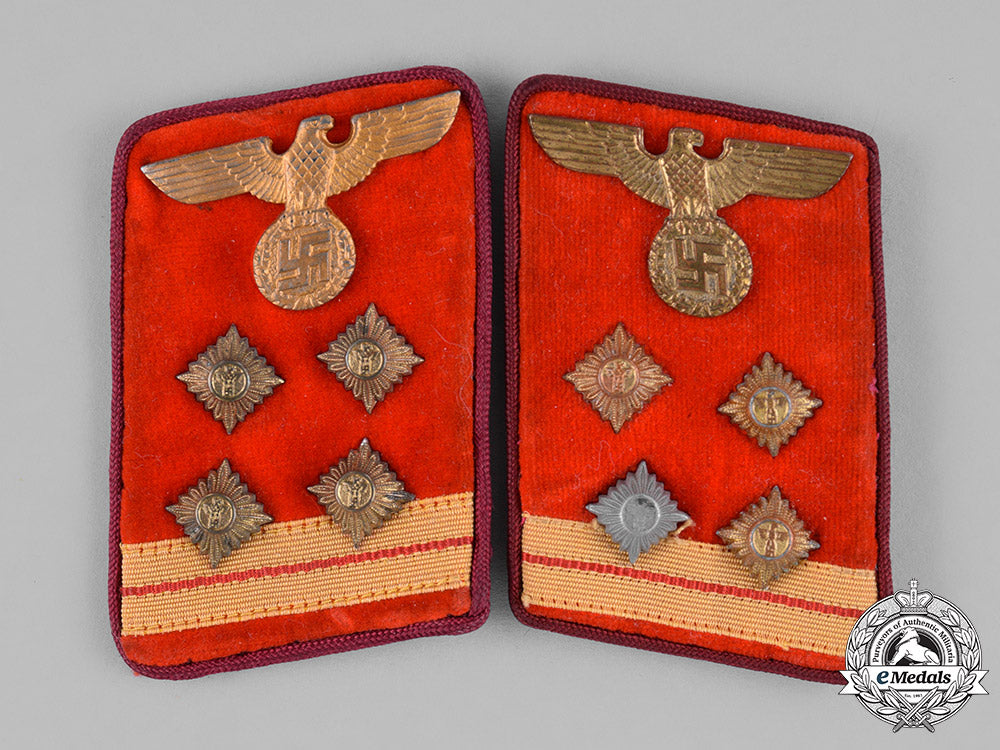 germany,_nsdap._a_set_of_gau-_level_nsdap_obergemeinschaftsleiter_collar_tabs_c18-033837_1