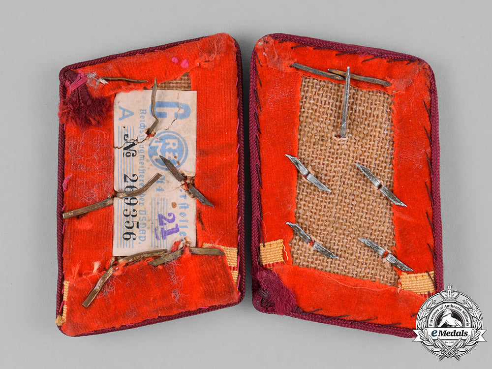 germany,_nsdap._a_set_of_gau-_level_nsdap_obergemeinschaftsleiter_collar_tabs_c18-033838_1