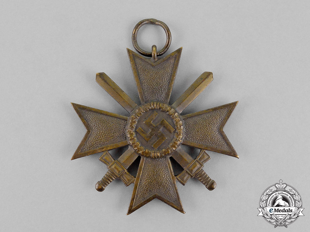 germany._a_lot_of_six_first_and_second_war_period_medals_and_insignia_c18-0340