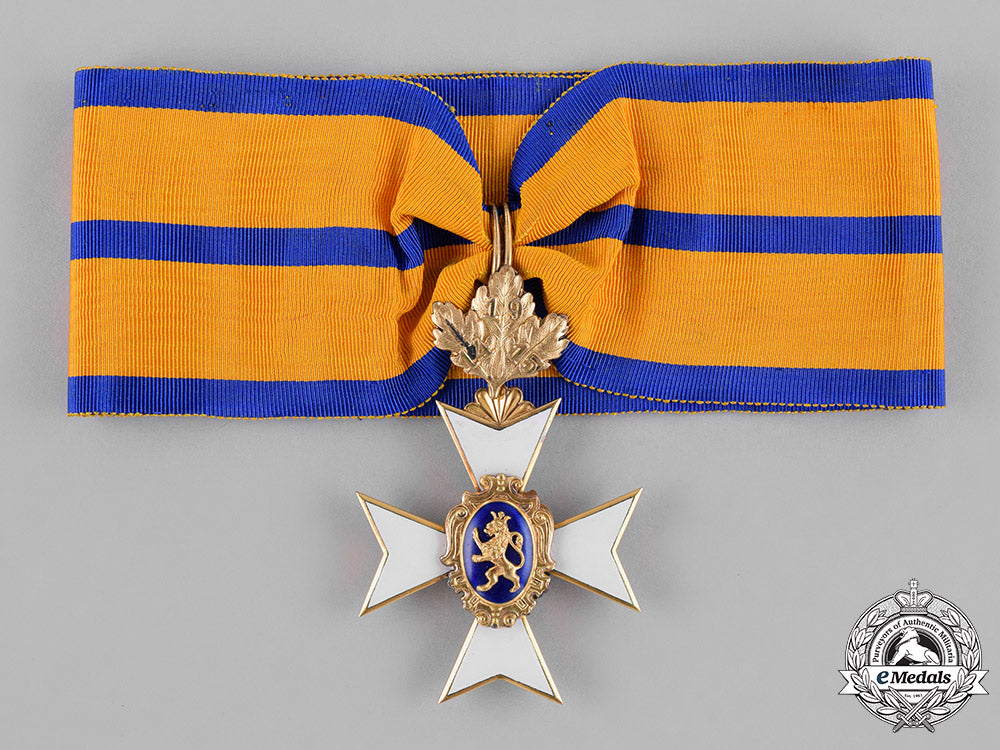 schwarzburg-_rudolstadt,_principality._a_i_class_honour_cross_in_gold,_with_oak-_leaves,_c.1915_c18-034025
