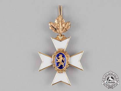 schwarzburg-_rudolstadt,_principality._a_i_class_honour_cross_in_gold,_with_oak-_leaves,_c.1915_c18-034026