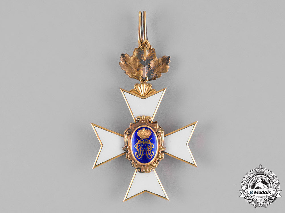 schwarzburg-_rudolstadt,_principality._a_i_class_honour_cross_in_gold,_with_oak-_leaves,_c.1915_c18-034027