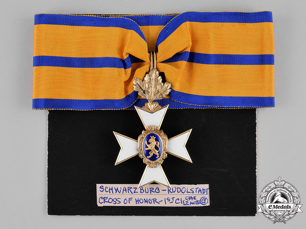 schwarzburg-_rudolstadt,_principality._a_i_class_honour_cross_in_gold,_with_oak-_leaves,_c.1915_c18-034030