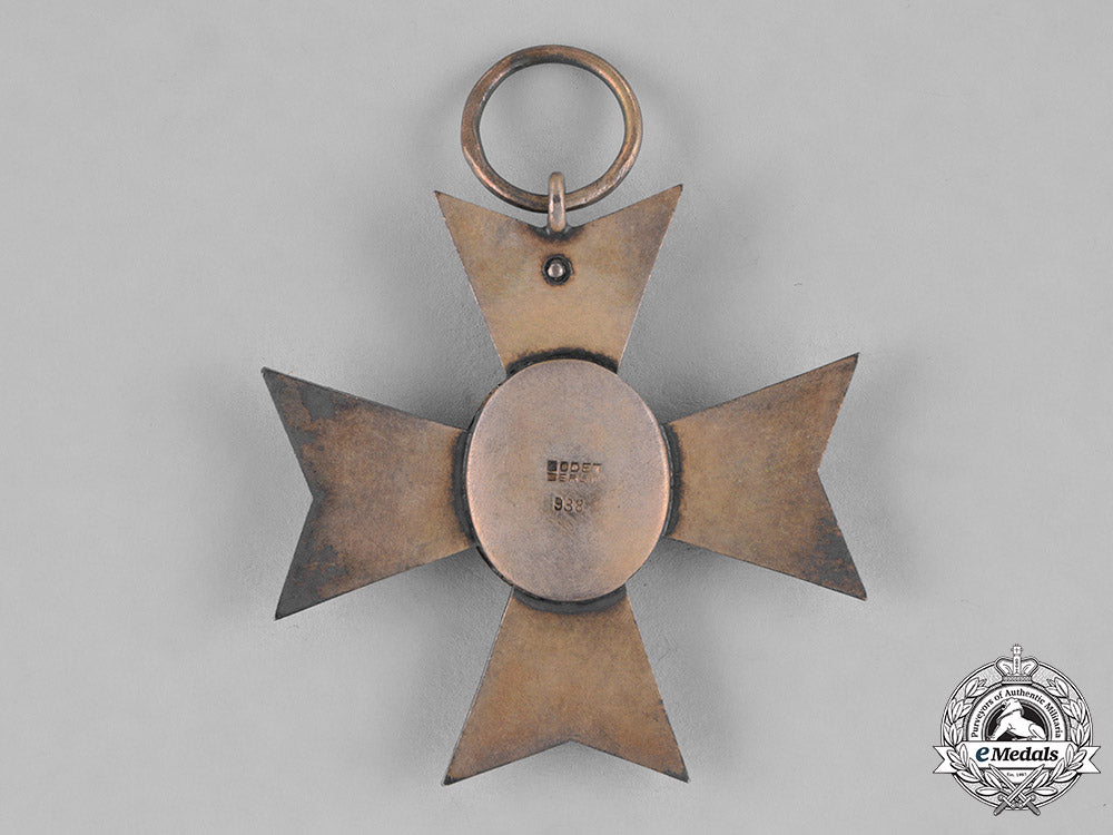 united_kingdom._a_royal_victorian_order,_m.v.o.,_v_class_member,_by_godet,_berlin,_c.1910_c18-034063