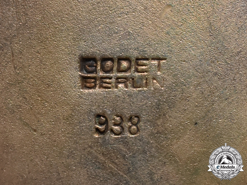united_kingdom._a_royal_victorian_order,_m.v.o.,_v_class_member,_by_godet,_berlin,_c.1910_c18-034066