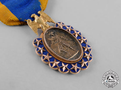united_states._a_sons_of_the_revolution_membership_badge,_named_to_grant_thomas_stephenson_c18-034151_1