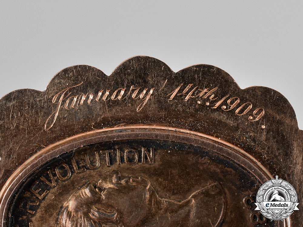united_states._a_sons_of_the_revolution_membership_badge,_named_to_grant_thomas_stephenson_c18-034153_1