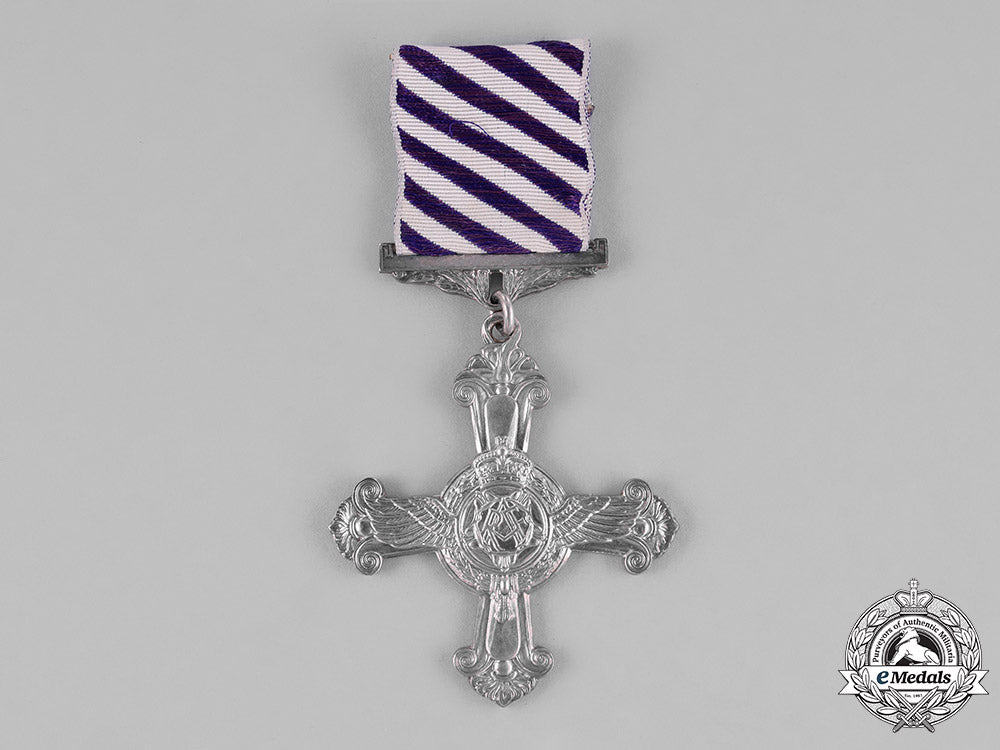 canada._a1943_dfc_to_flight_lieutenant_j.f.w_towse_for_sustained_operational_record_of_attacks_c18-034212