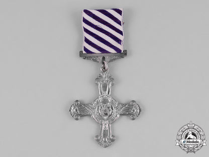 canada._a1943_dfc_to_flight_lieutenant_j.f.w_towse_for_sustained_operational_record_of_attacks_c18-034212
