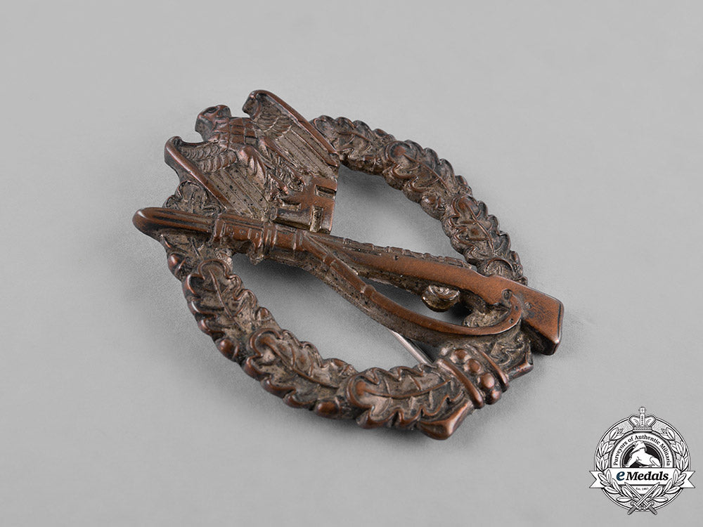 germany,_wehrmacht._a_bronze_grade_infantry_assault_badge_c18-034550