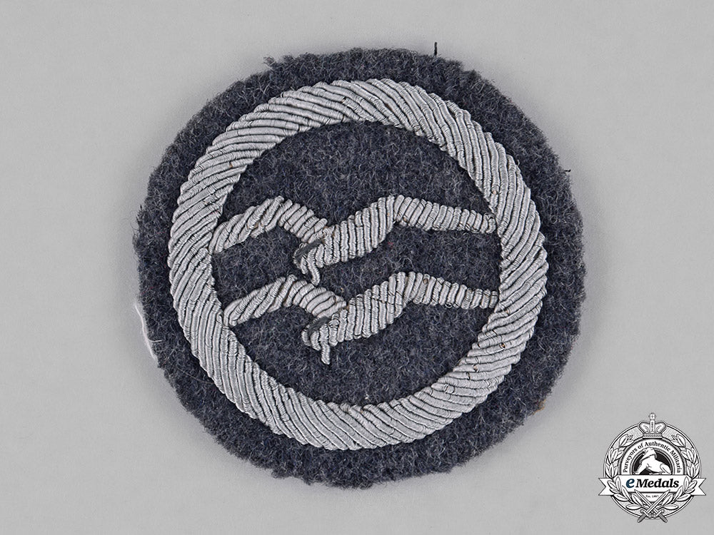 germany,_luftwaffe._a_group_of_uniform_insignia_c18-034562