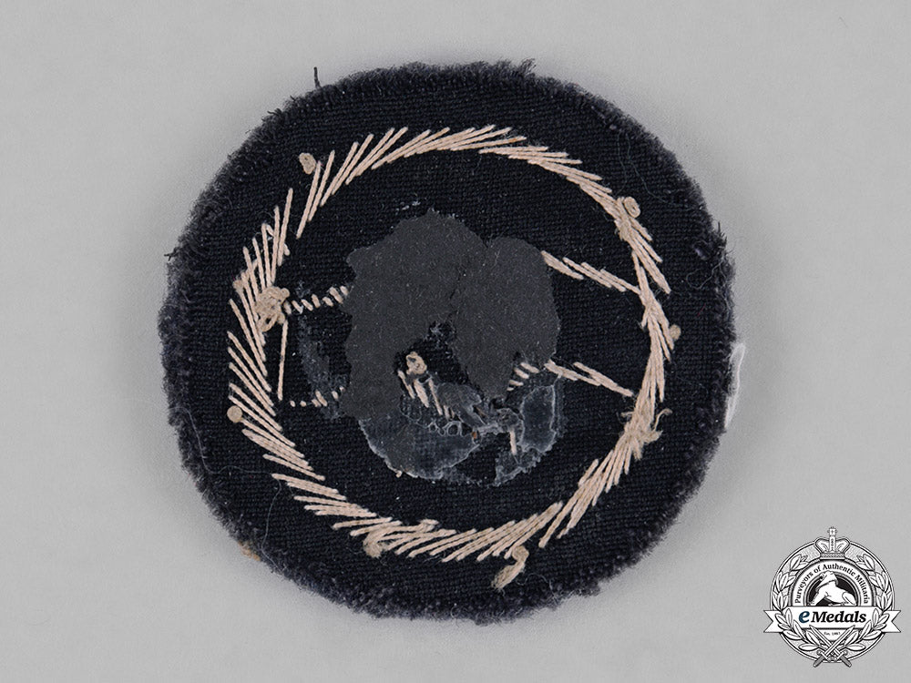 germany,_luftwaffe._a_group_of_uniform_insignia_c18-034563